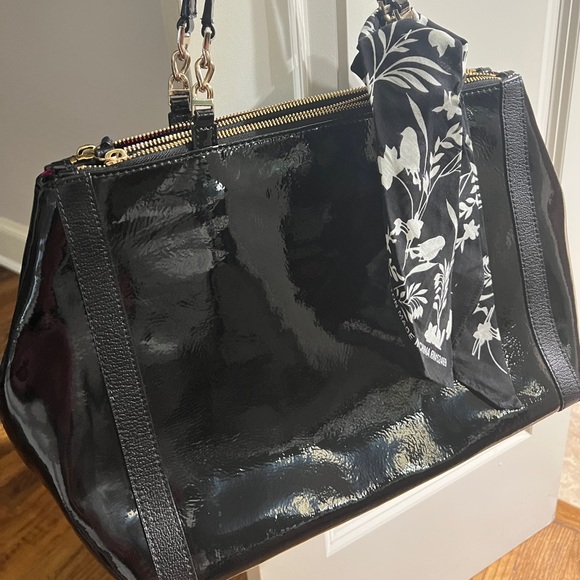 Just reduced- Like new Kate Spade patent leather Handbag - Picture 3 of 3